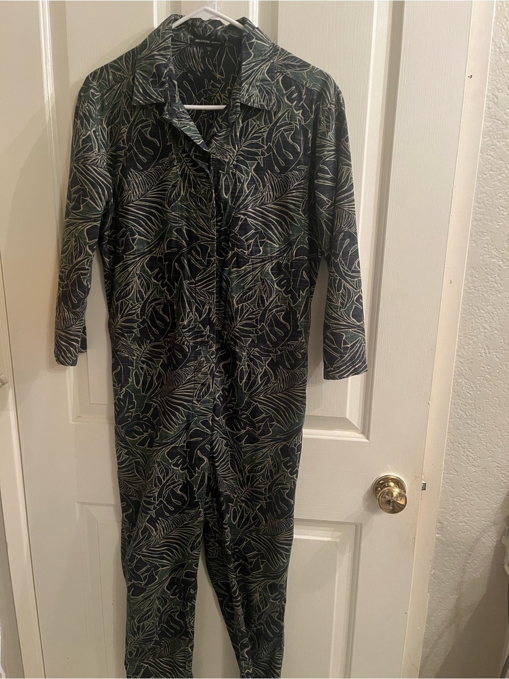 James Perse Green Leaf Print Jumpsuit size 1/small excellent condition